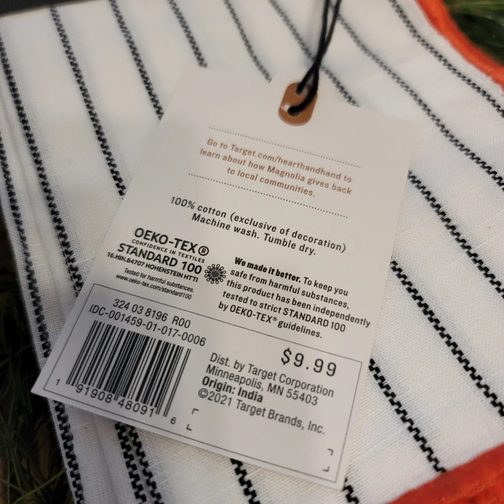 4pk Hearth & Hand Holiday Napkins - Picture 4 of 7